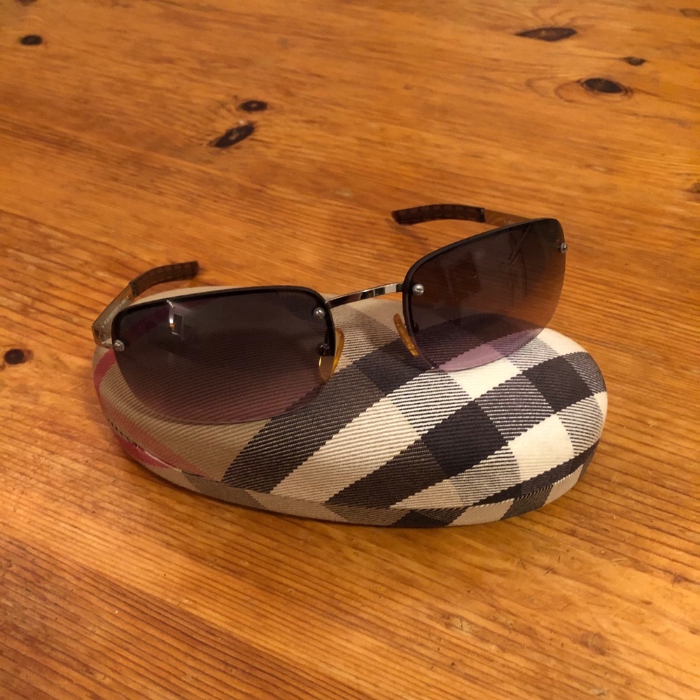😎 Burberry Rimless Purple Tint Sunglasses